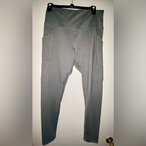 NWOT, gray leggings with pockets.